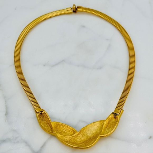 Vintage Sculptural Omega Choker Necklace Matte Gold Tone Slinky 80s Scuptural - Picture 8 of 11